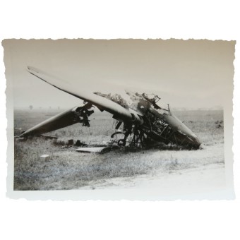 Фотография разбитого самолета-истребителя. Espenlaub militaria
